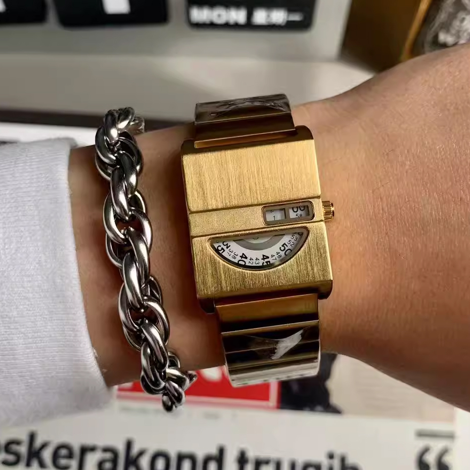 Men's Bracelet Watches Square  - Luxury Watch News recension och pris
